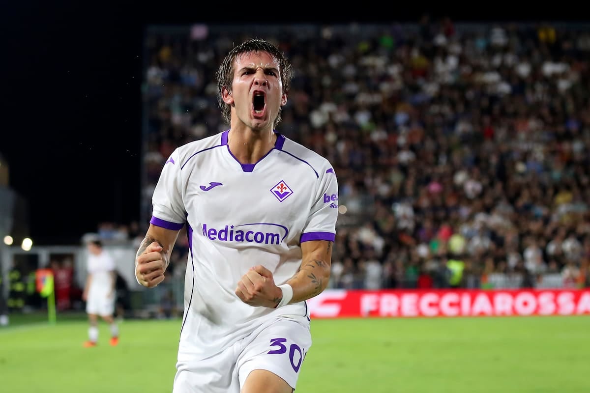 El pibe Mastantuono se sacó la mufa a lo grande: tres goles en una tarde y Fiorentina respiró