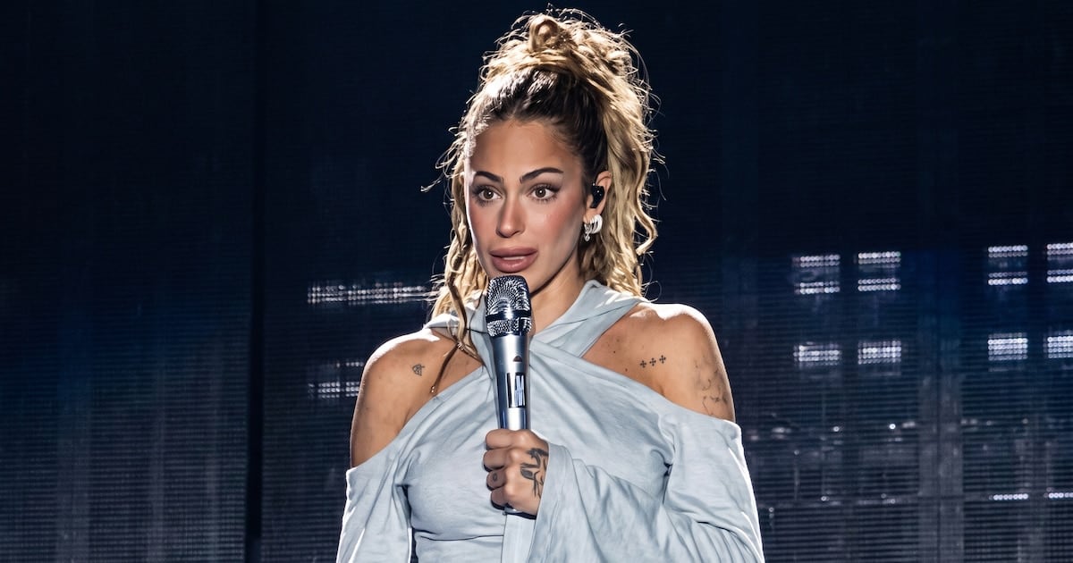 En El Salvador, Tini frenó el show para hablar de lo que le cuesta y le salva: su depresión diagnosticada