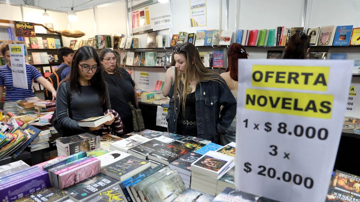 La Feria del Libro de Neuquén abre sus globas con libros desde dos mil pesos y una agenda que invita a quedarse hasta la noche