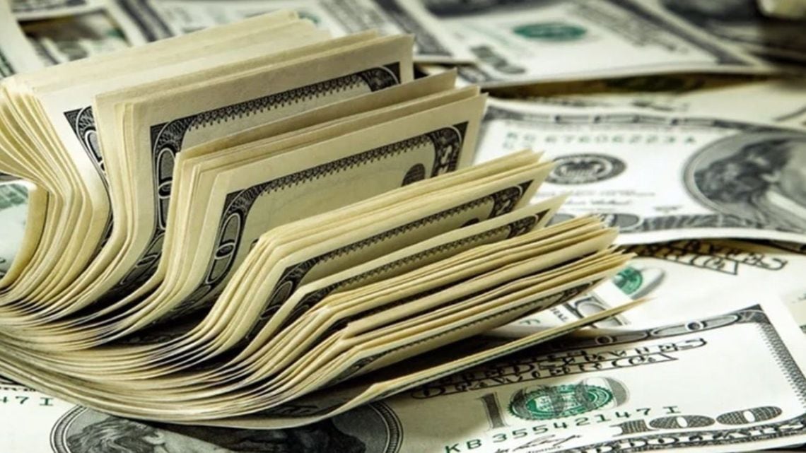 El dólar tarjeta perfora los dos mil pesos y vuelve a quedar lejos de todas las demás cotizaciones