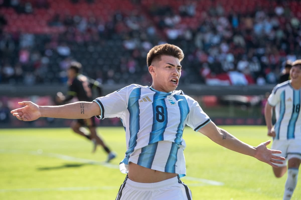 Espíndola la clavó a tiempo y la Argentina va por el oro contra Paraguay