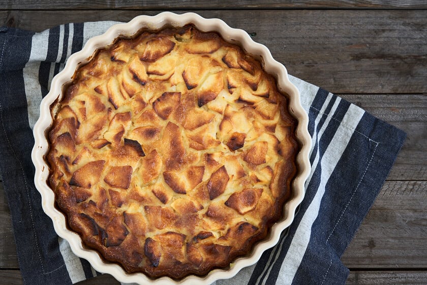 Una tarta de manzana que se resuelve en media hora y lleva la fruta dentro de la masa