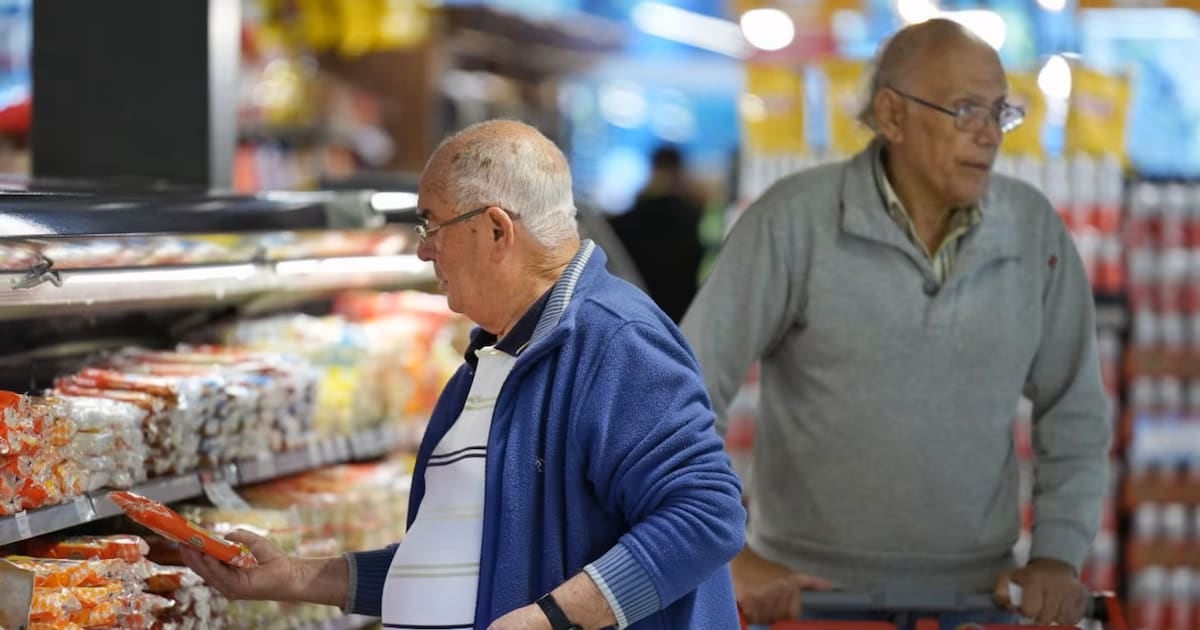 Compras de octubre: qué descuentos y reintegros bancarios se activan al cobrar la jubilación en la ANSES