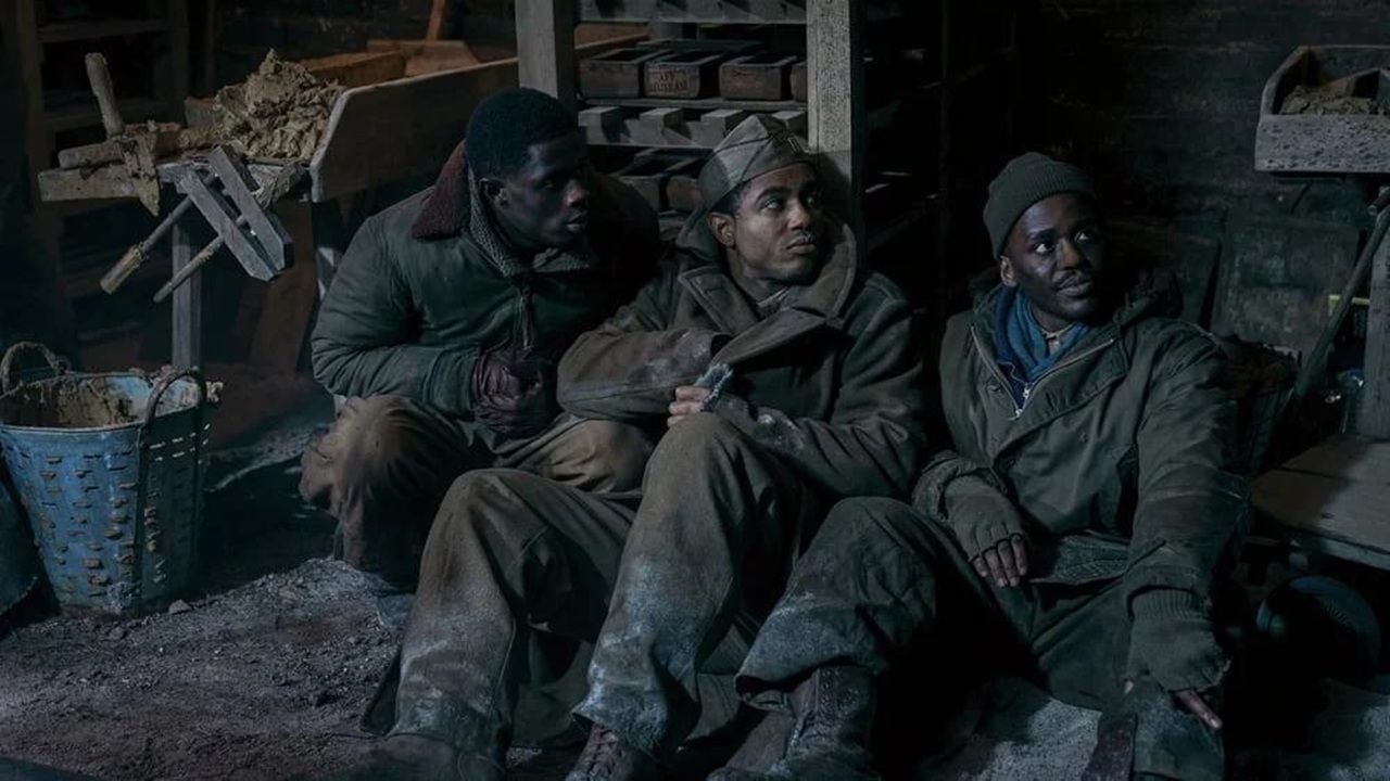 Nueve capítulos a casi siete kilómetros de altura: llega a Apple TV la serie bélica producida por Spielberg