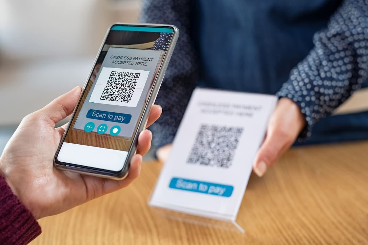El QR se quedó con la calle y los plásticos perdieron volumen: cómo se reconfiguraron los medios de pago