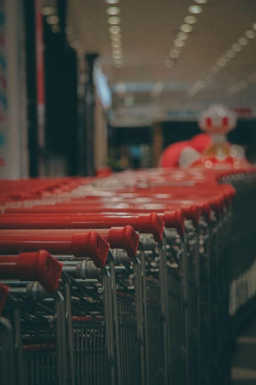 El lunes 28 vuelve a cerrar el comercio por el Día del Empleado y los que trabajen cobrarán el doble