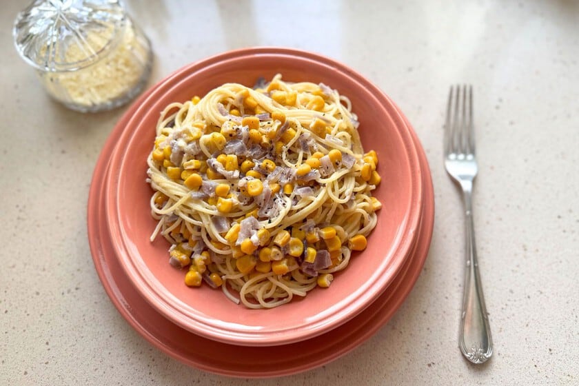 Espaguetis con choclo dorado y salsa de queso: una opción cremosa para la mesa familiar en media hora