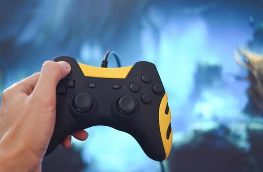 The Witcher 3 vuelve remasterizado y pone a los jugadores frente a un rediseño que toca desde los hechizos hasta la montura