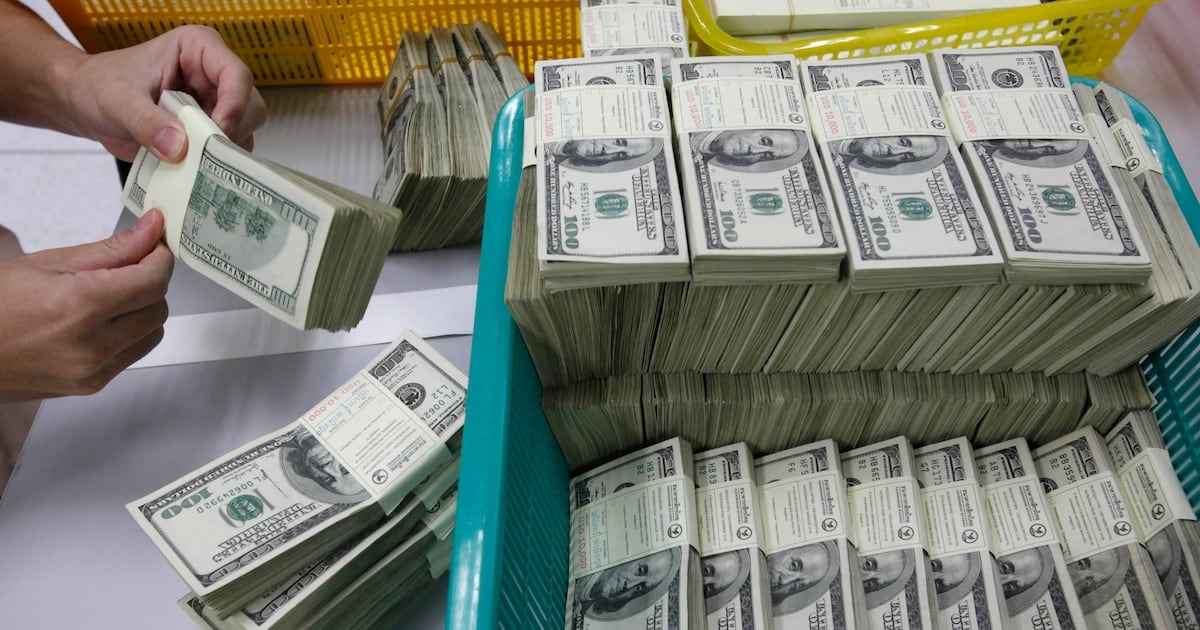 El dólar mayorista cortó la racha bajista mientras el blue se desinfló cinco pesos