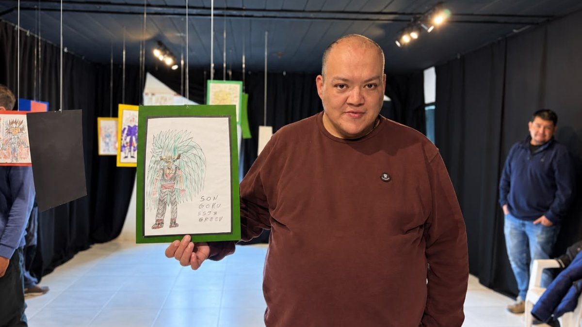 Aluminé abre una ventana al universo del animé con los primeros dibujos de Daniel Lefiman