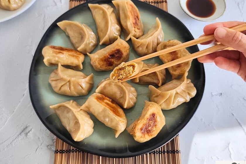 Gyozas de tofu y shiitake: la receta casera que rinde 30 unidades y se cocina en sartén con vapor