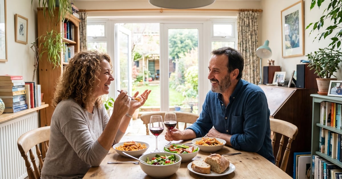 Comer en pareja: lo que un ensayo reciente dice sobre la glucosa y la mesa compartida