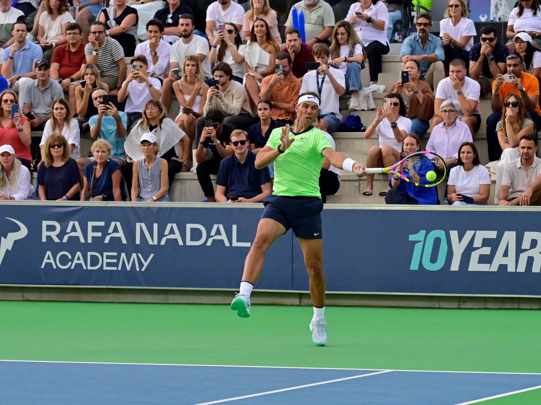 Nadal volvió a agarrar la raqueta y festejó con Moyá en el cumpleaños de su academia