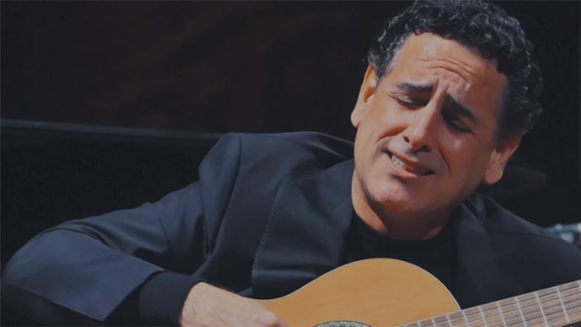 Aquella guitarra que Juan Diego Flórez desempolvó en el Colón y que lo conecta con Gardel y Chabuca Granda
