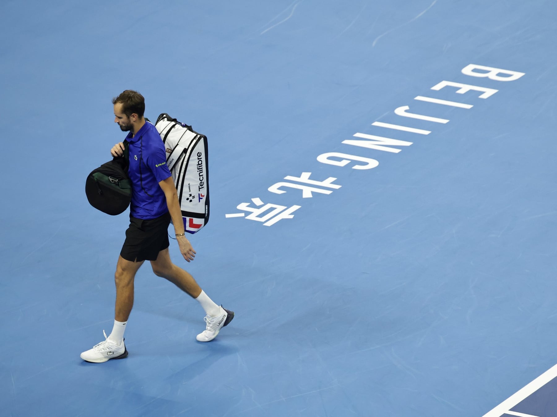 Medvedev se quedó afuera en Pekín por un pelotazo y Djokovic no tuvo que terminar la semifinal