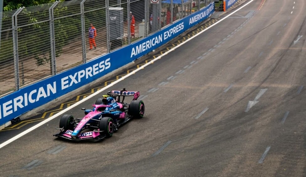Verstappen se dio el gusto en Marina Bay y Colapinto se quedó con el motor mudo en la curva 14
