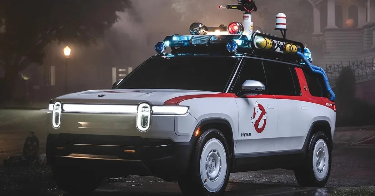 Bill Murray se calza la mochila otra vez y se sube a una pickup eléctrica para celebrar Halloween al estilo Cazafantasmas