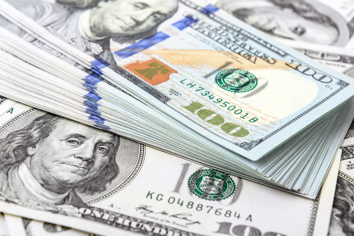 El dólar amaneció planchado tras el feriado y la City registró una inflación mensual todavía debajo del 2%