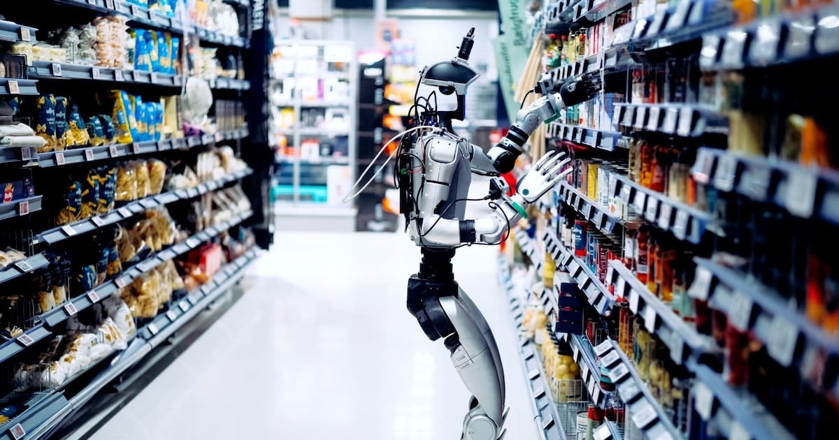 Reponer góndolas de madrugada: el ensayo danés que pone a prueba el futuro del trabajo en supermercados