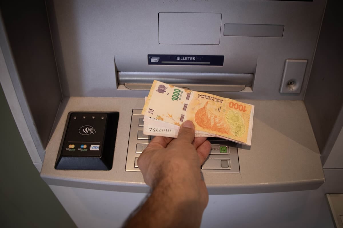 Siete años, 672 sucursales menos: el sistema financiero borra su red física y deja a miles sin banco a la vuelta de la esquina