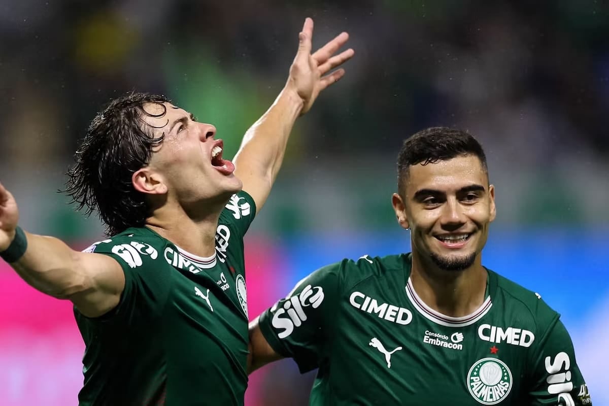 Giay se sacó la mufa con un doblete y Seedorf se mandó al gallinero de Corinthians