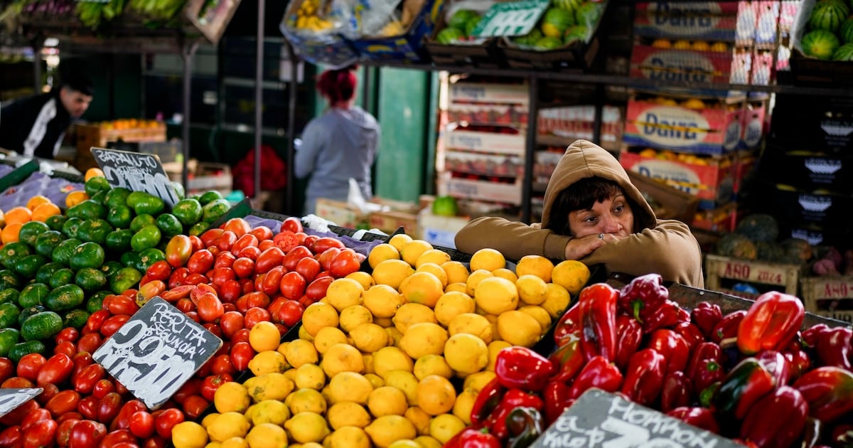 El tomate se adueñó de la góndola y la inflación de septiembre no afloja