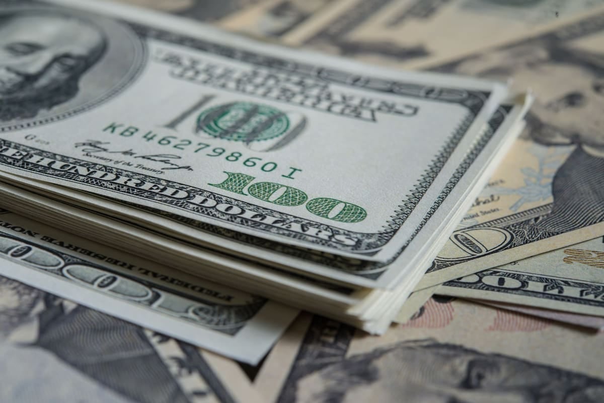 En banda, pero lejos del techo: el mayorista navega con aire mientras la inflación lo pesa