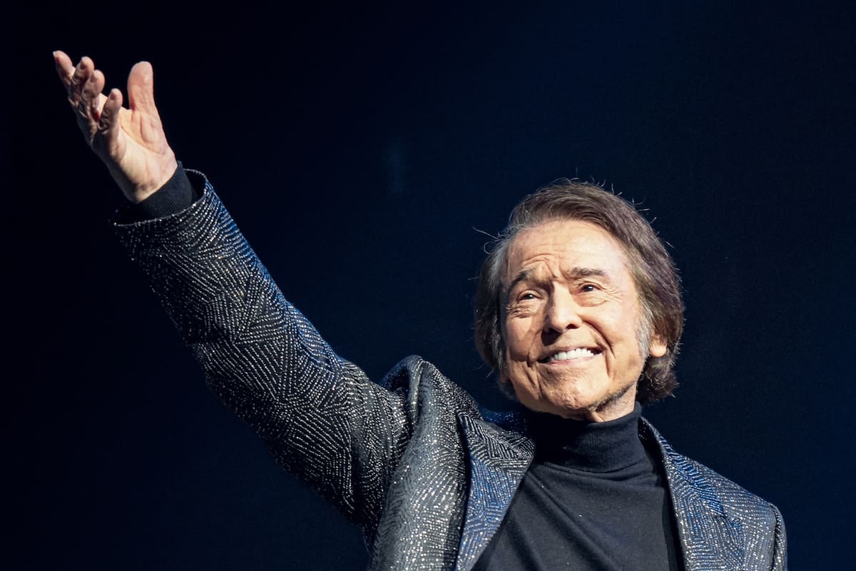 Dos noches de Raphael en el Gran Rex: el caballero español que también sabe cantar tango y conoció al papa Francisco en la confitería del teatro