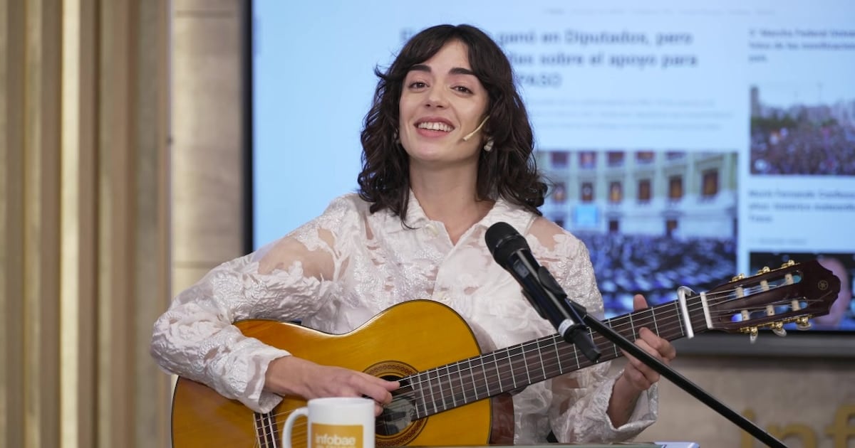 El aroma a madera vieja del Coliseo y la voz de Zoe Gotusso despidiendo un año entero de escenario