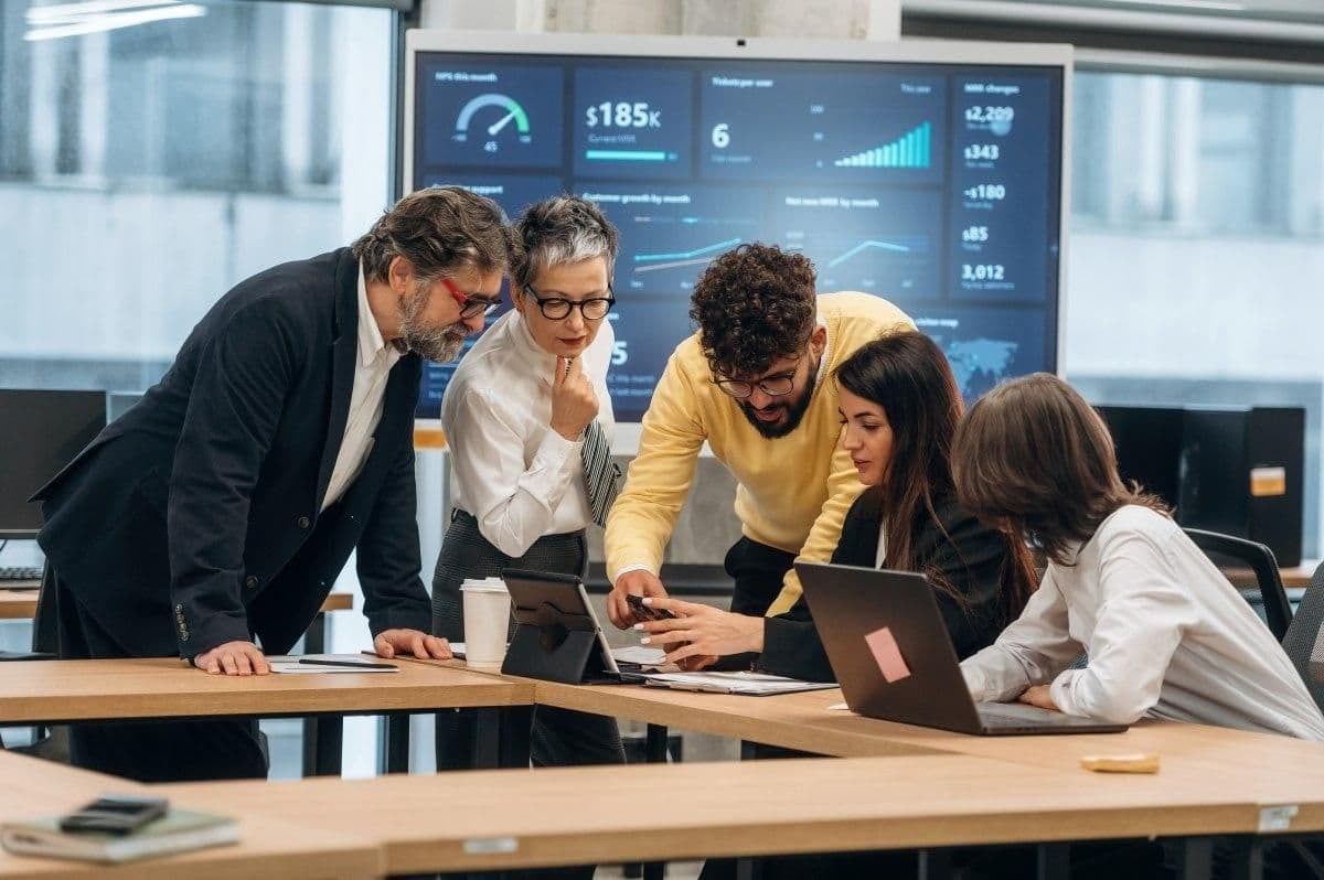 En la mesa de trabajo, un clic puede salir más caro que el sueldo: lo que dice el último estudio sobre ingeniería social
