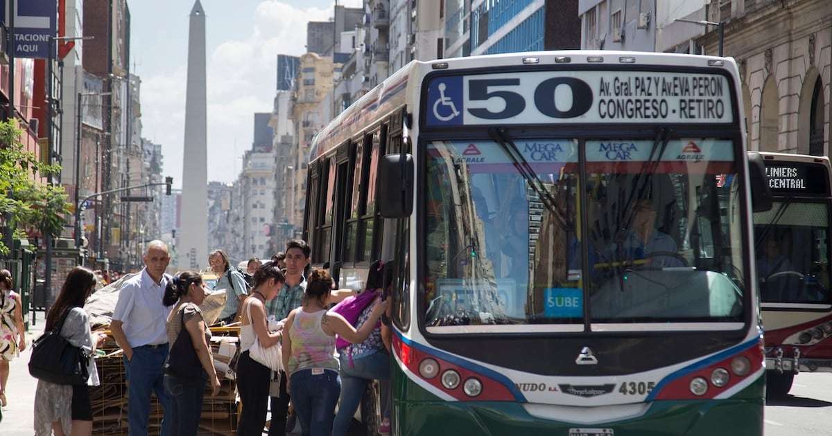 Colectivos del AMBA al borde del recorte: las cámaras empresarias alertan que el boleto cubre un tercio del costo real