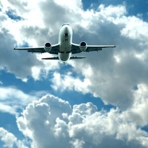 Argentina vuela con la mochila cargada: el 37% de cada boleto internacional se va en impuestos