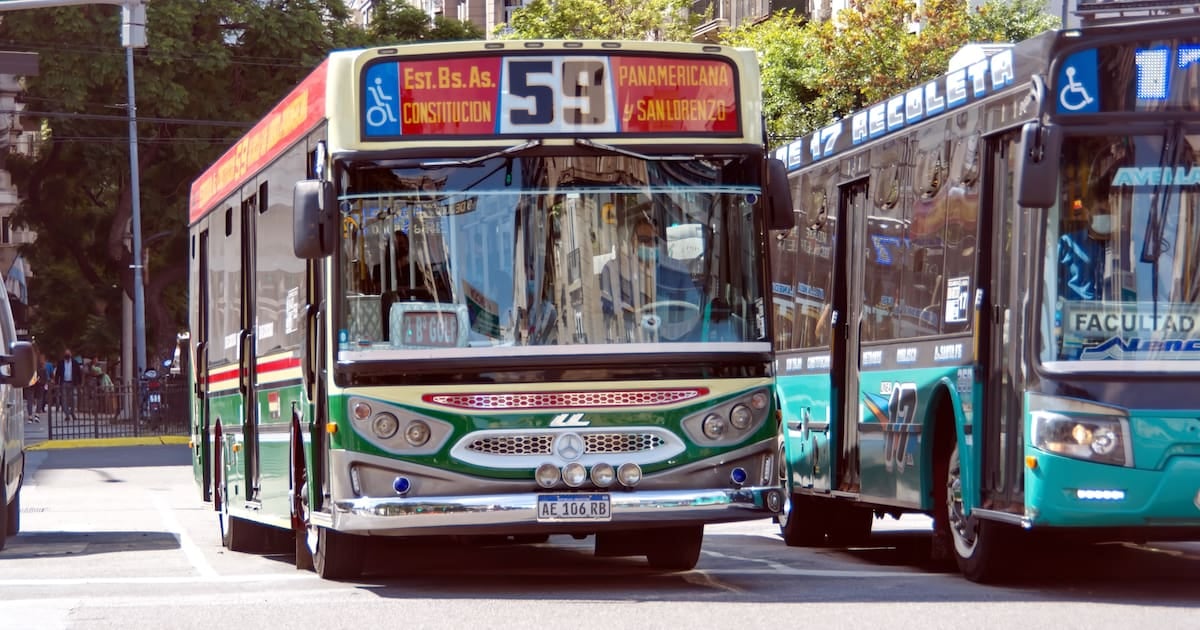 Recorte nocturno en el AMBA: cien líneas de colectivo funcionarán a media máquina por una deuda de 40.000 millones