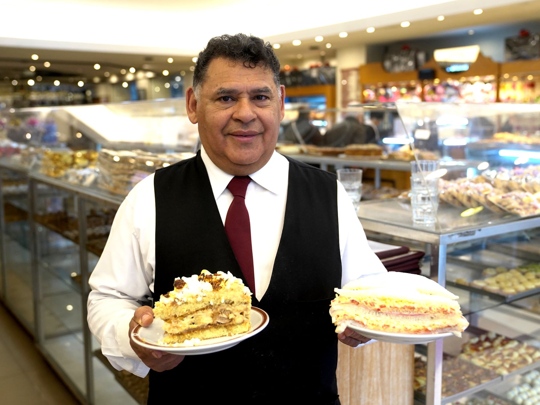 El Greco mantiene viva una tradición de confitería porteña en Caballito