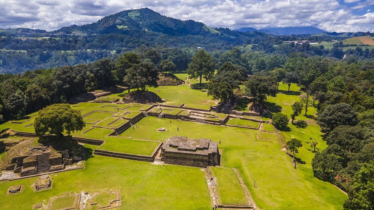 Guatemala en trece días: cómo armar un recorrido que combine ruinas mayas, lago y pueblos indígenas sin apurarse