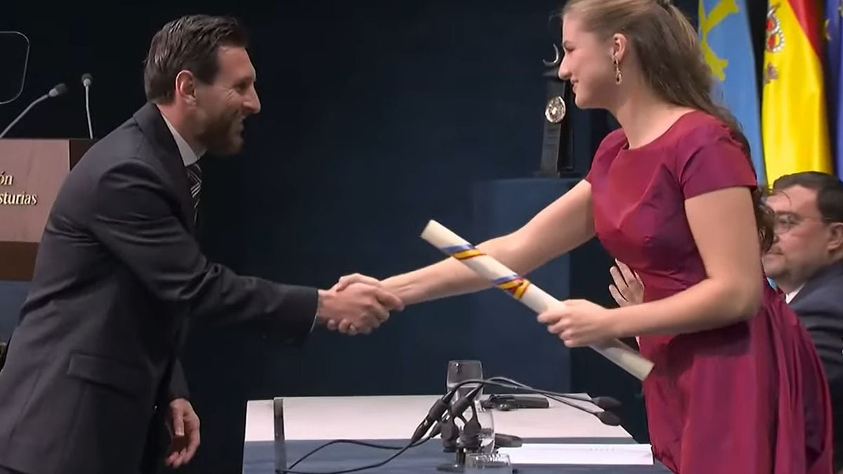 Messi, distinguido en Oviedo con un premio que pesa más que los trofeos