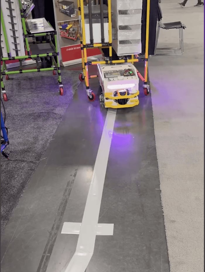 Intel gana doce meses para seguir usando robots extranjeros en sus fábricas de chips